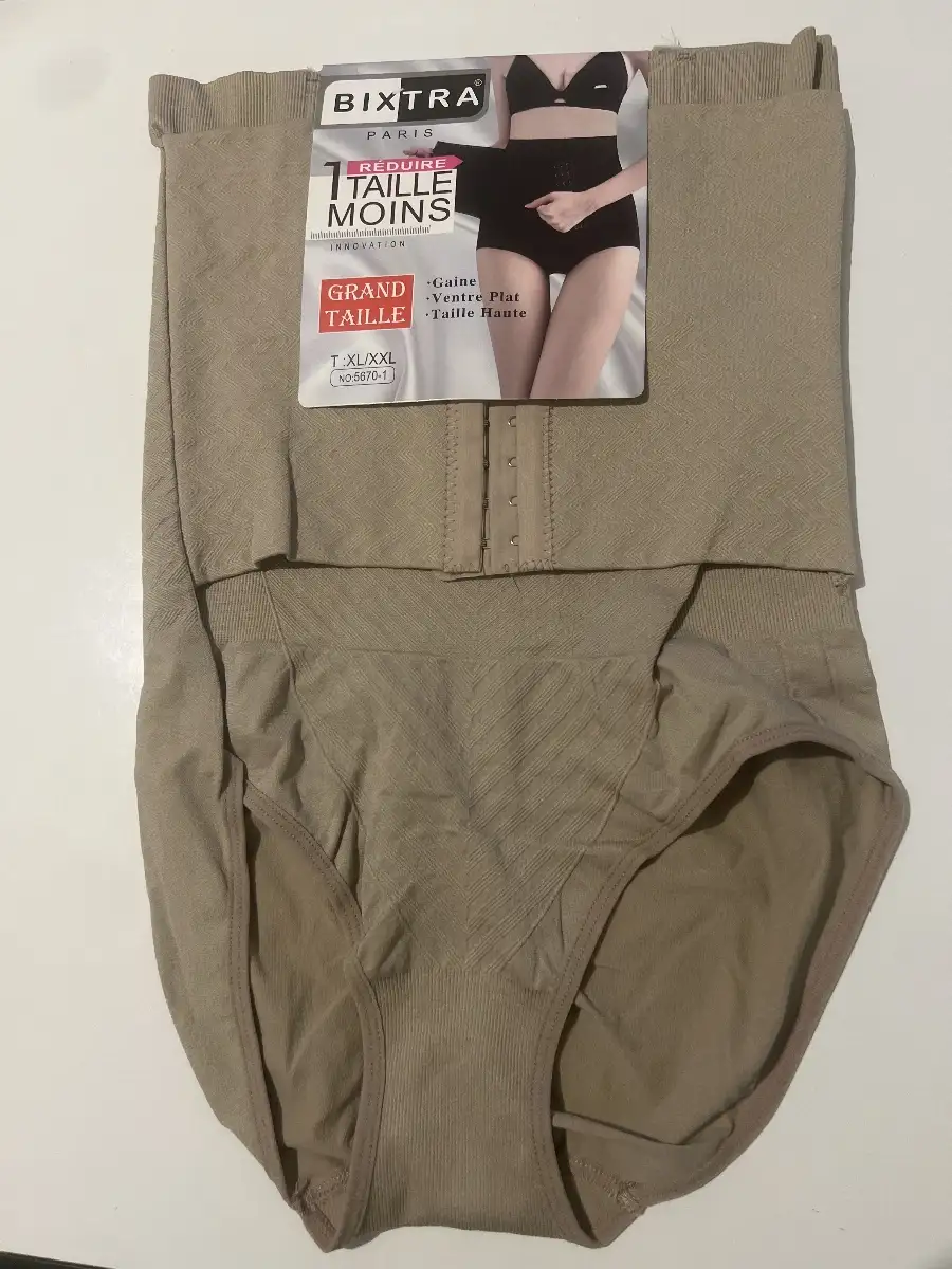 culottes gainante à tailles hautes avec fermeture par crochets